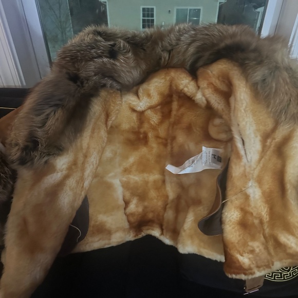 Women Cropped  Real Shearling with Fox Trims - Picture 3 of 8